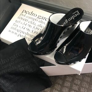 Patent leather wedge clog/mule